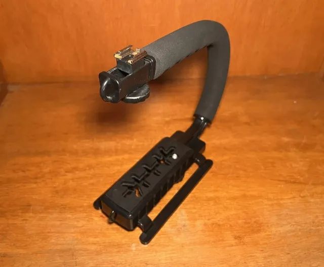 Estabilizador Portátil De Câmera com Várias Regulagens - NUNCA USADO, EM ÓTIMO ESTADO