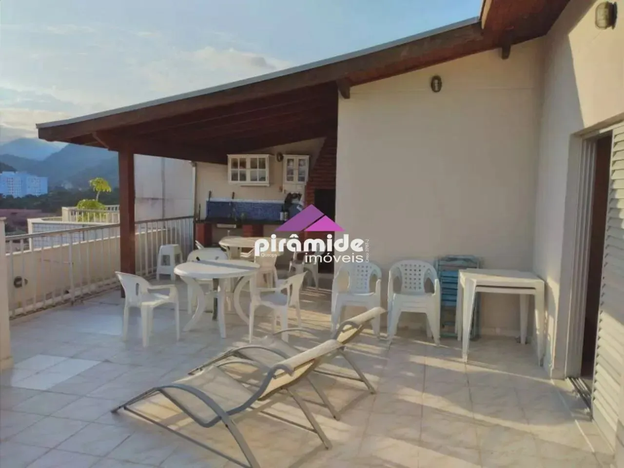 Apartamento com 4 dormitórios à venda, 232 m² por R$ 745.000 - Martim de Sá - Caraguatatub