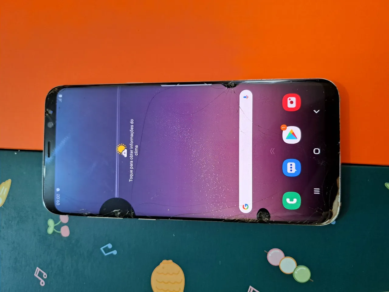 Vendo S8+ trincado com marcas de uso ,porém funcionando tudo normalmente, somente aparelho