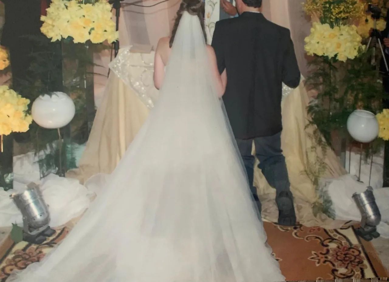 Vestido de noiva - primeira mão.  - Foto 3
