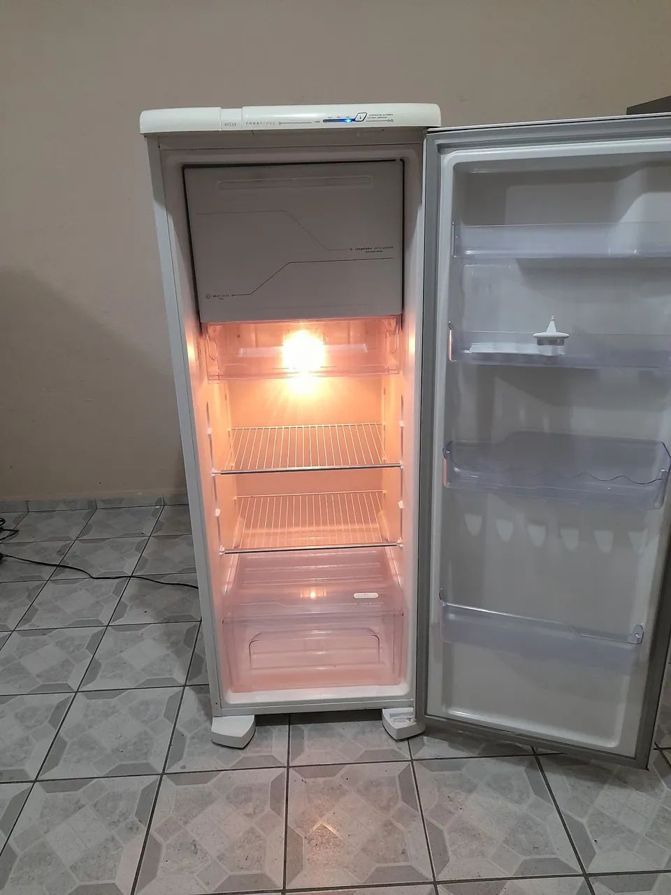 Geladeira Electrolux - Ideal para seu dia a dia! - Foto 4