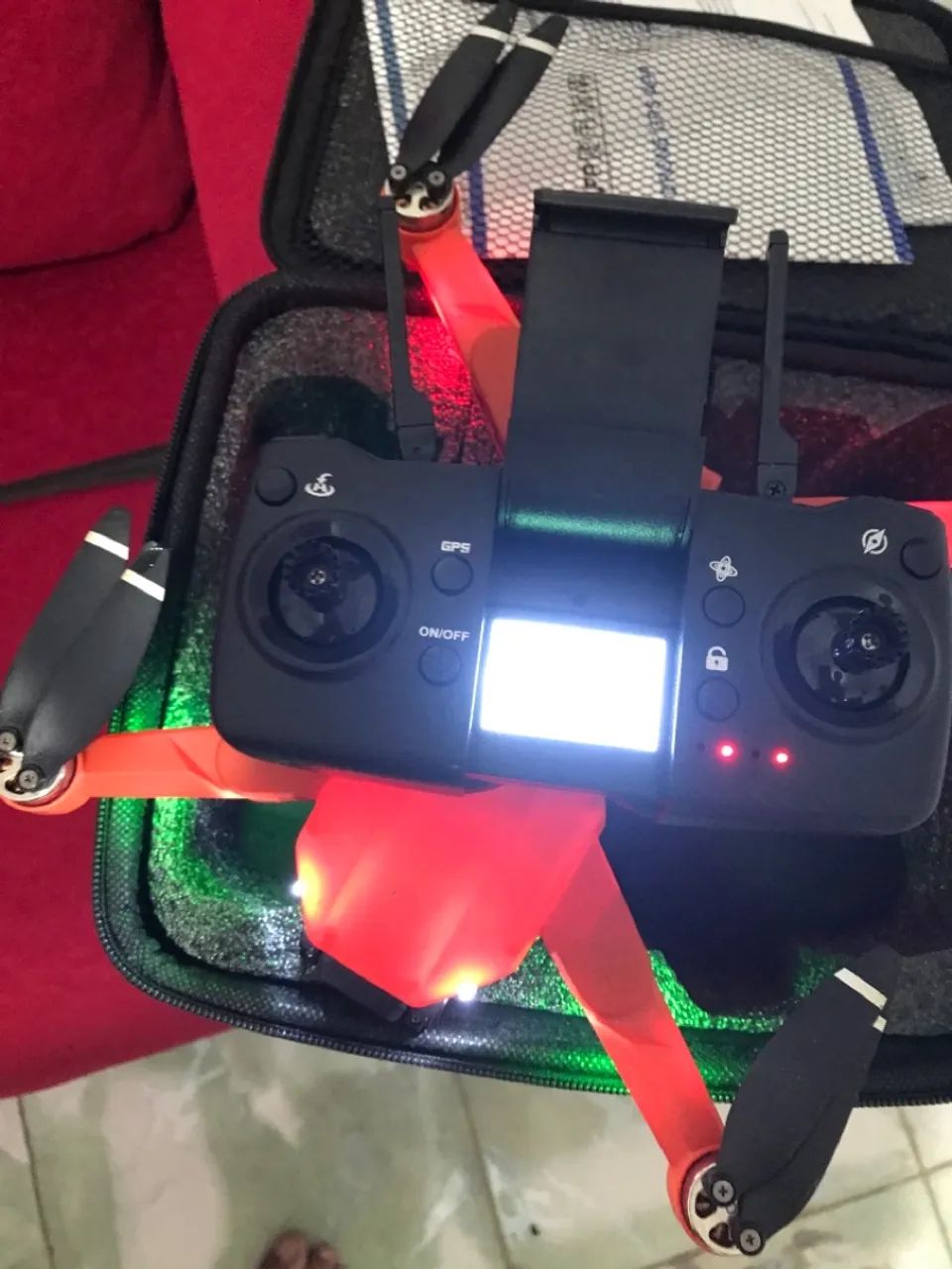 Drone com câmera e controle remoto