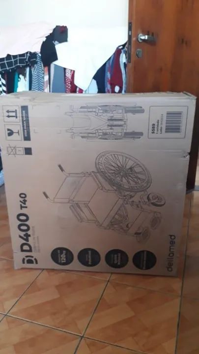 vendo cadeira de rodas nova na caixa - Foto 4