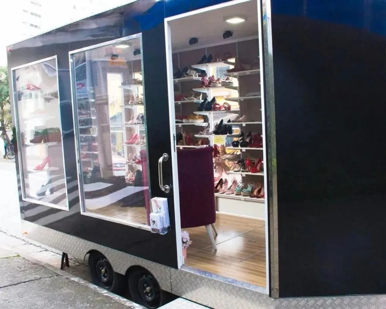 Loja Móvel para Calçados Oportunidade de Negócio! Trailers e