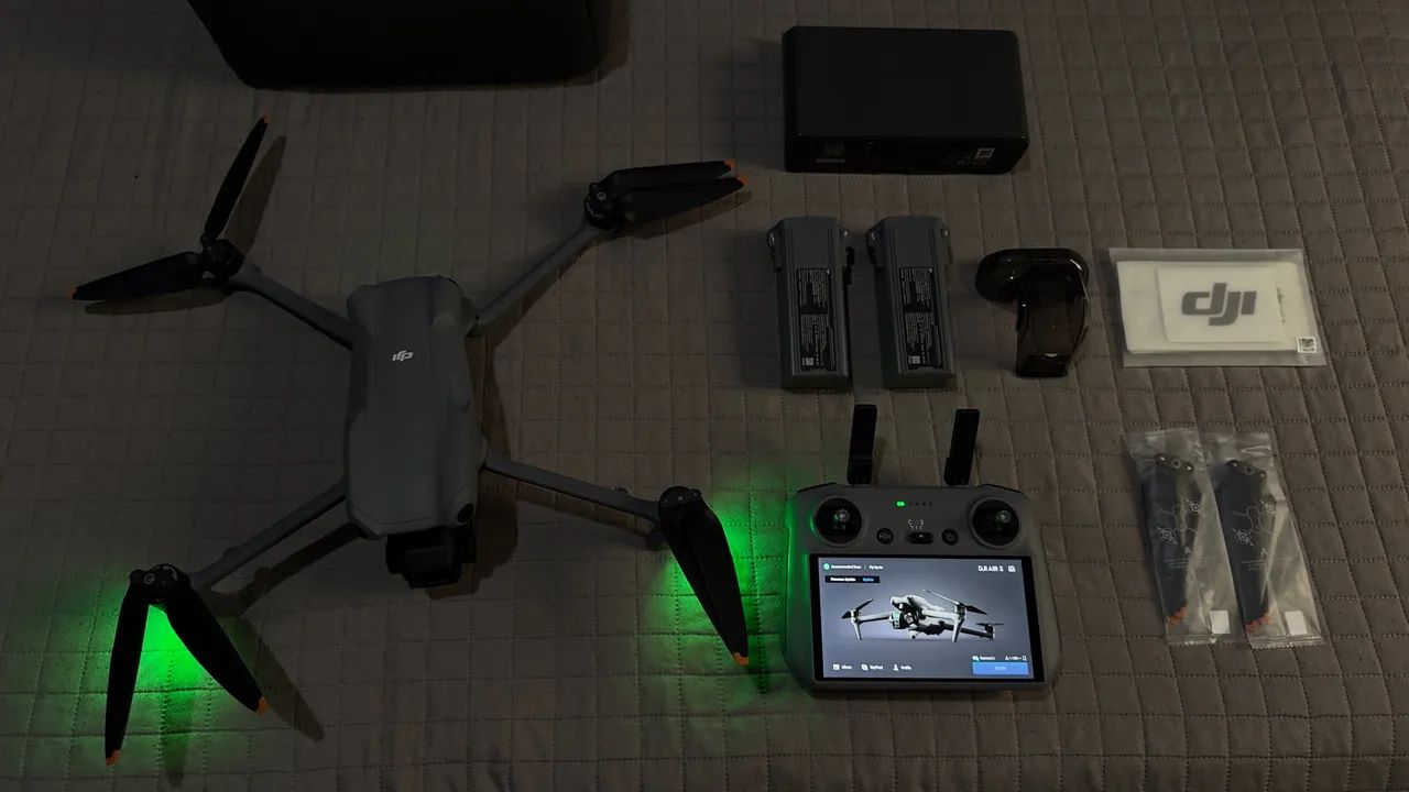 DRONE DJI AIR 3 FLYMORE COMBO RC2 + BRINDE - Foto 2