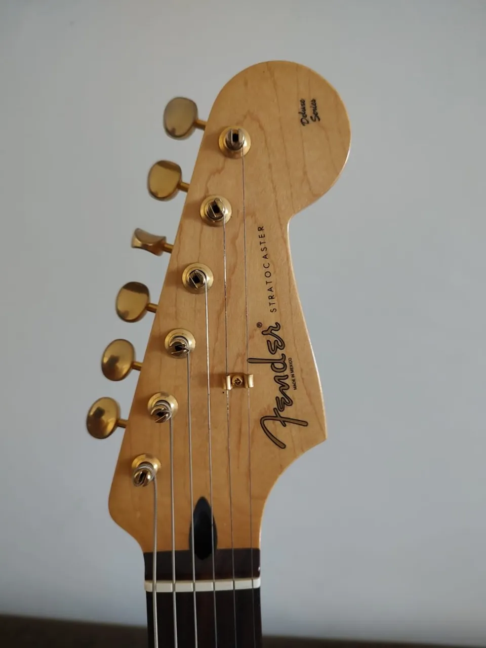 guitarra fender stratocaster deluxe