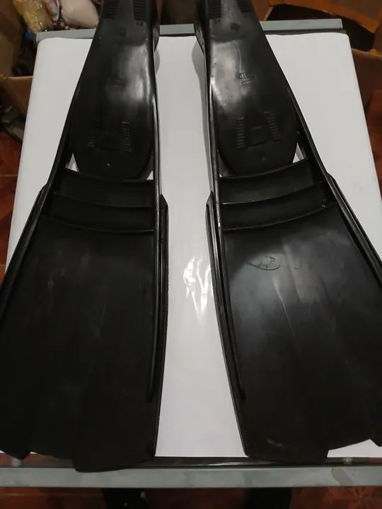 Par de nadadeiras T. AMATO -  tamanho G - Foto 3