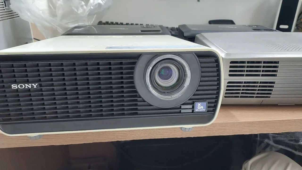 Lote de 4 Projetores - Sony, Epson e Optoma - Foto 3