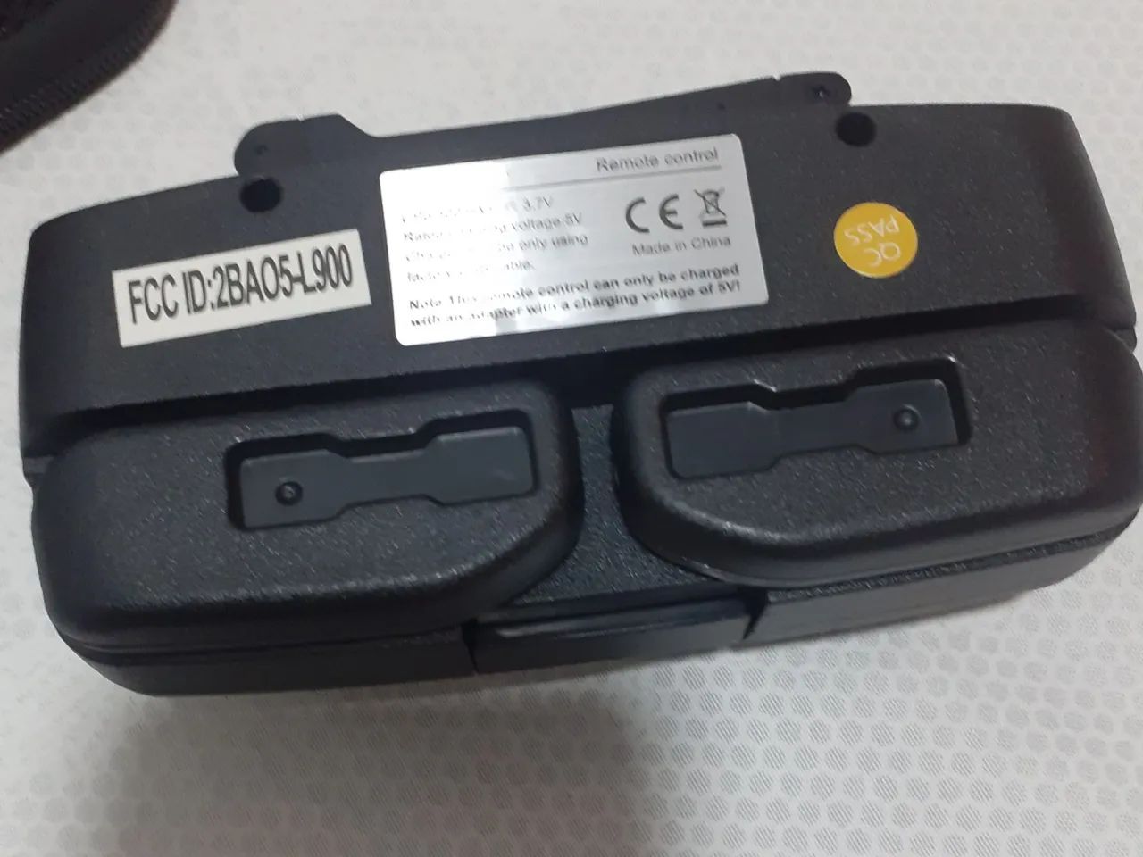 Vendo esse drone pro ele filma também tirá FOTO nunca foi usado 