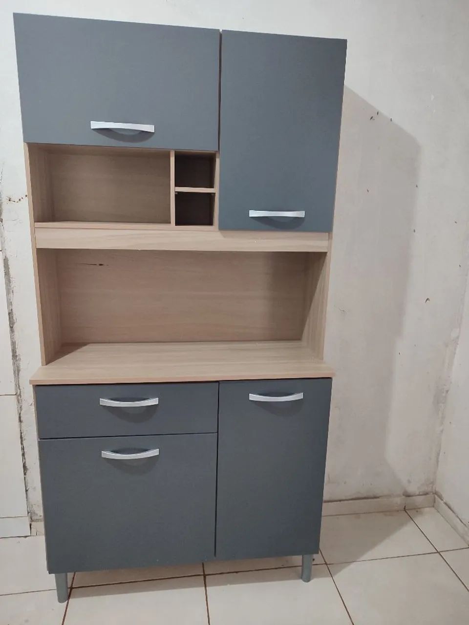 Armário de Cozinha Compacto com Design Moderno