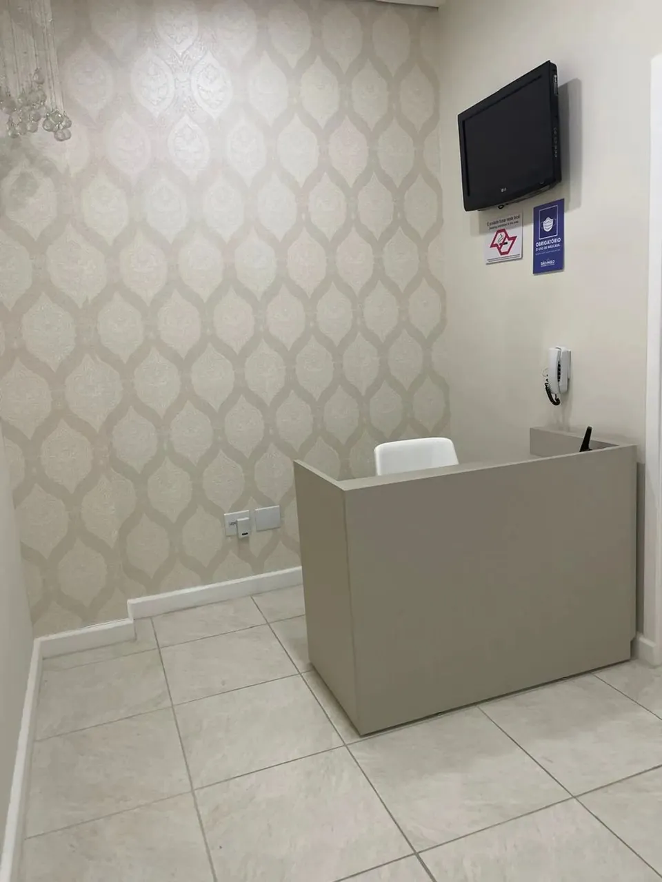 Ótima sala para locação em prédio comercial no centro de Mogi das Cruzes! Edifício Ipirang