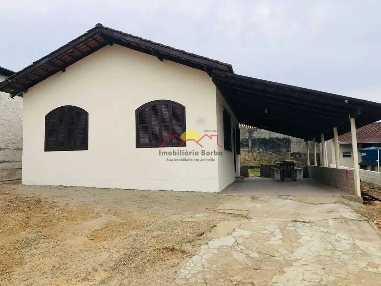 Casa com 02 Dormitórios e Amplo Terreno