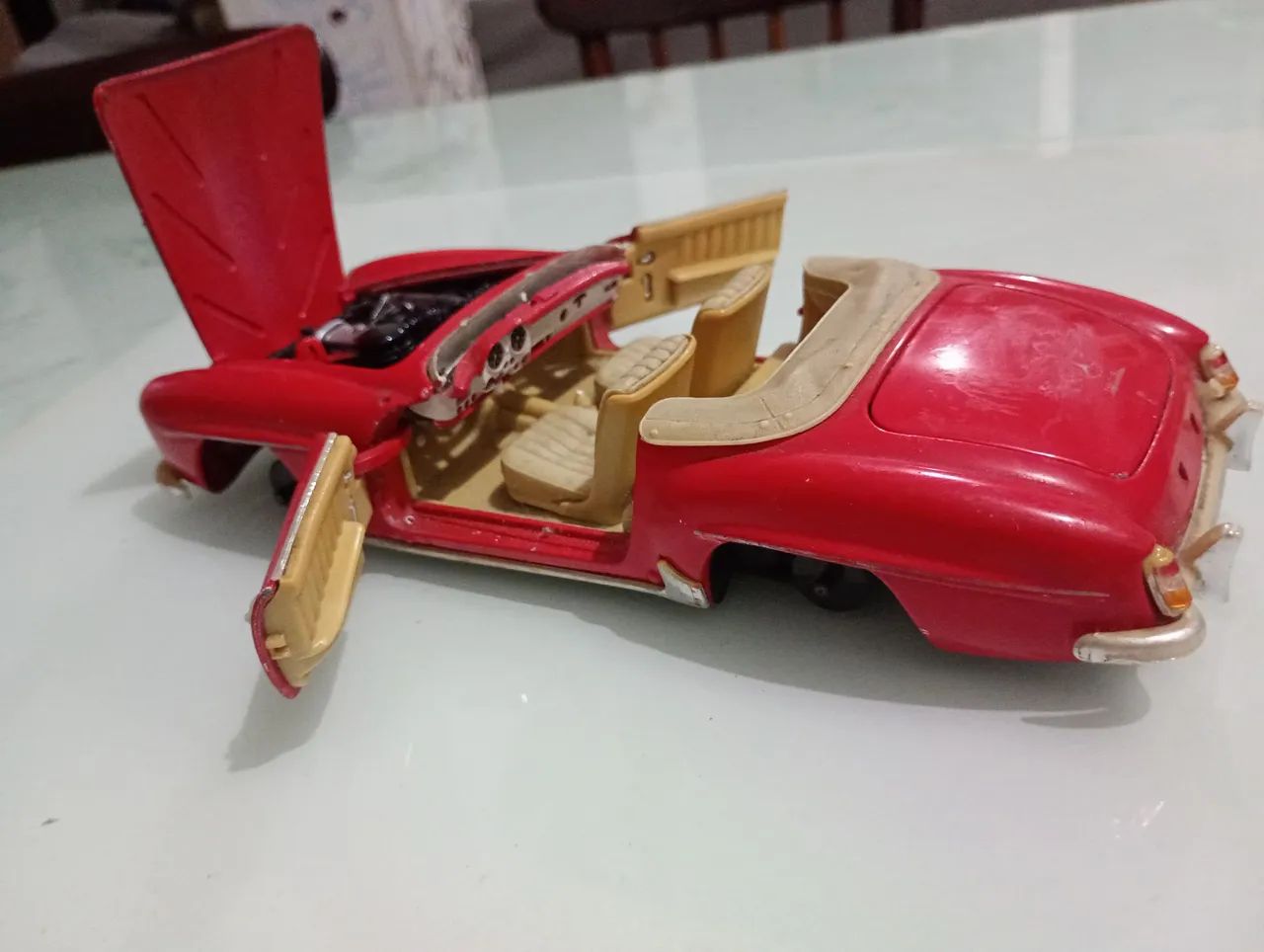 Miniatura Mercedes Benz 190 SL 1955 Escala 1/18 Maisto(para restauro) - Foto 3