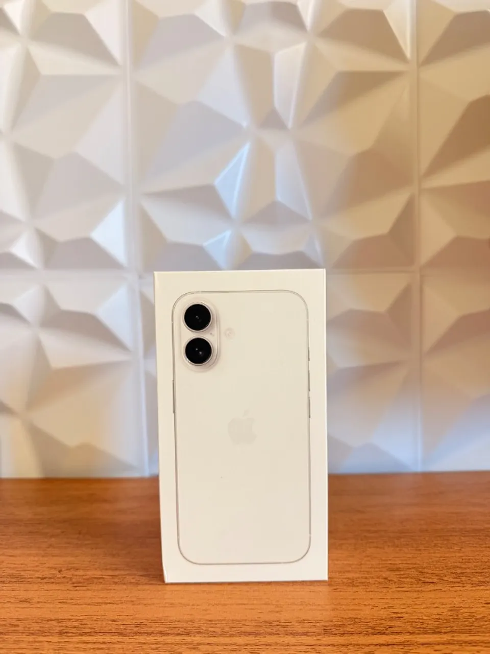 iPhone 16 128GB LACRADO ANATEL