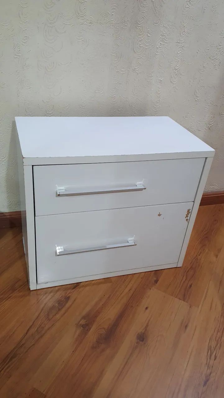Criado mudo em madeira  branco 2 gavetas 