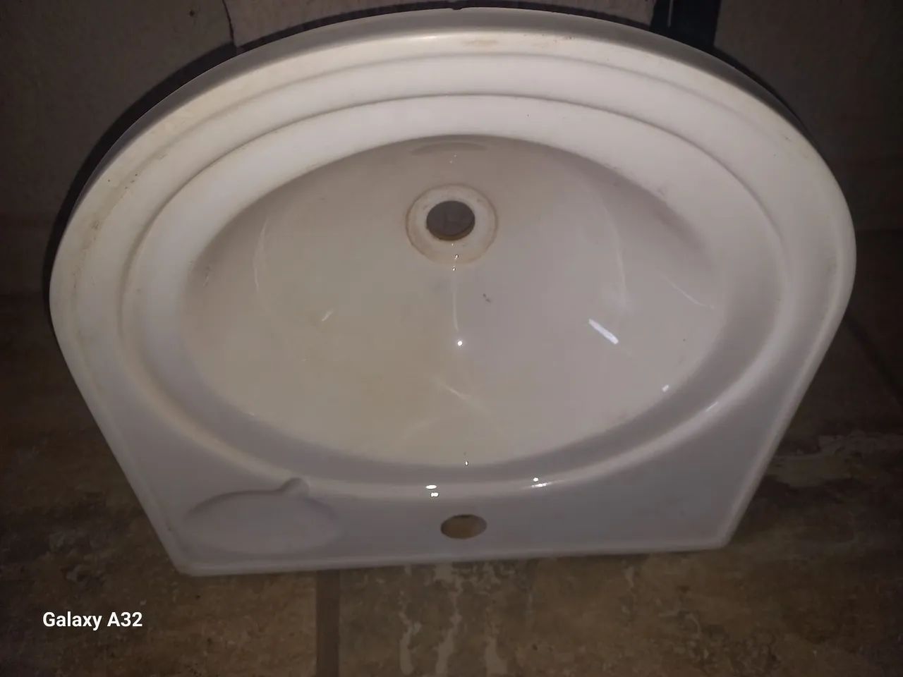 PIA DE BANHEIRO MATERIAL SINTÉTICO  NUNCA FOI USADA - Foto 2