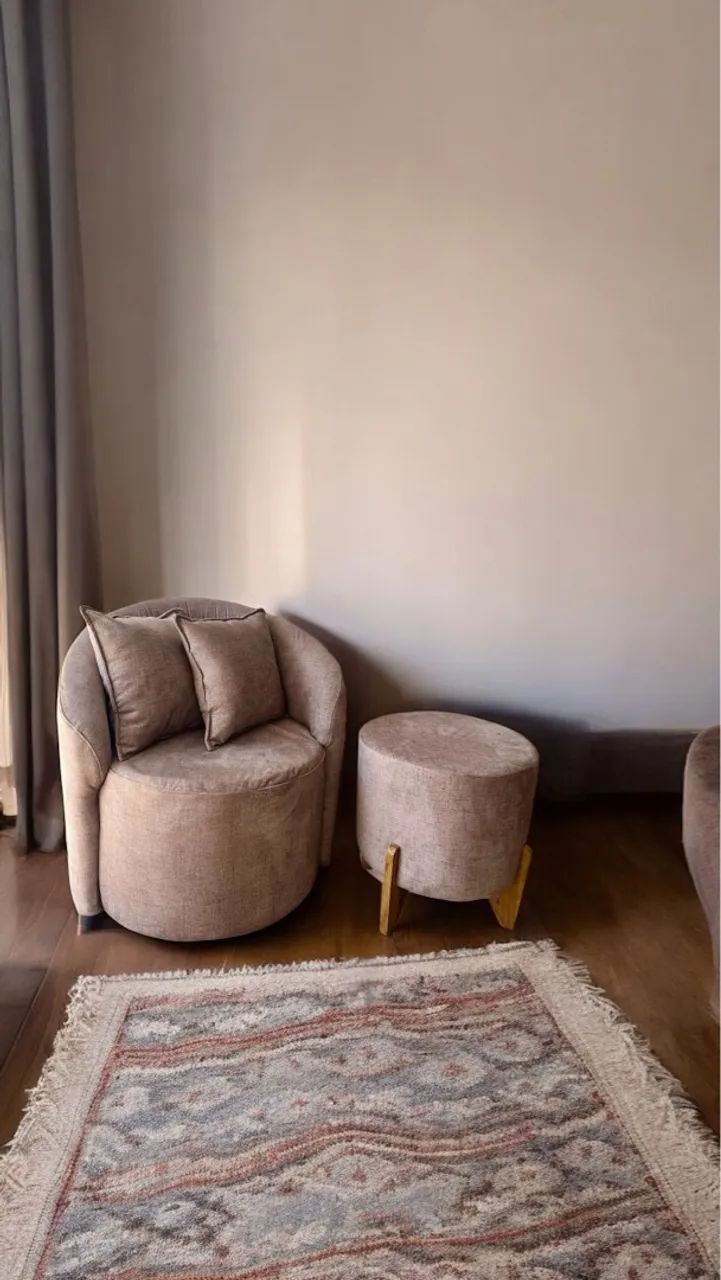 Kit Poltrona Boucle com puff e almofadas