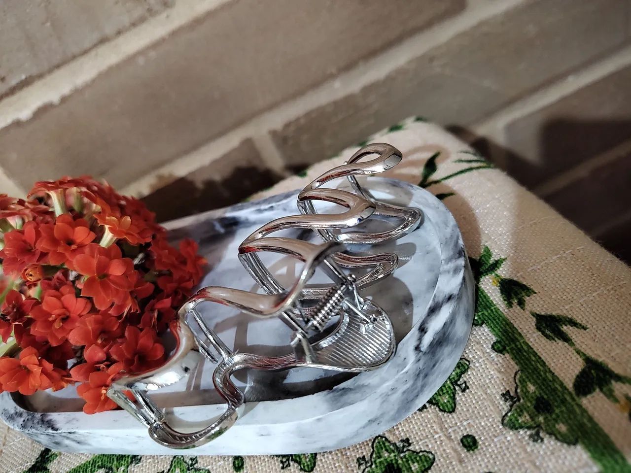 Presilha de cabelo Garra ondas folheado em ródio branco  - Foto 3