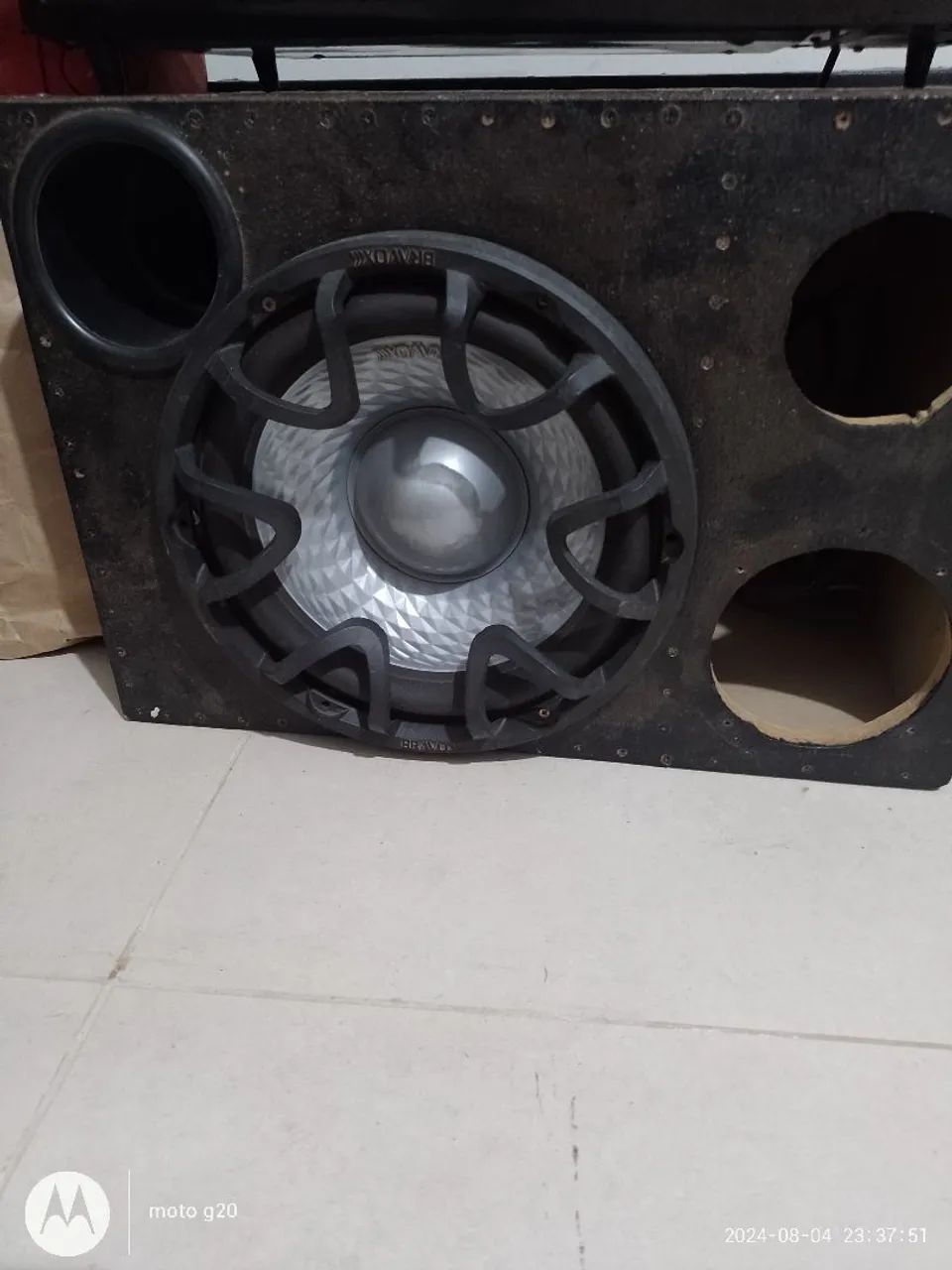 Caixa de Som Bravox uxp 12"com Subwoofer e Dutos