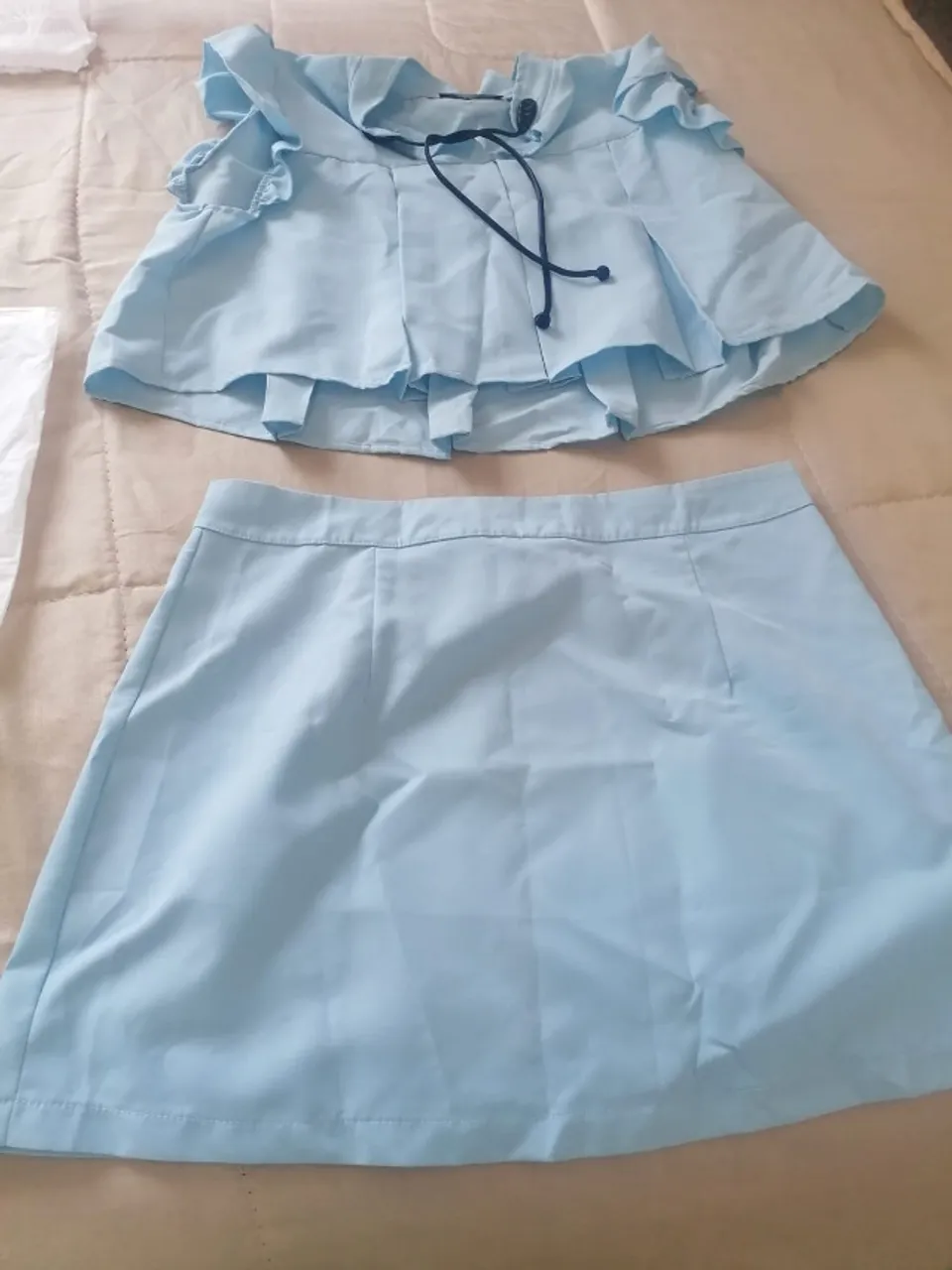 Conjunto de blusa e saia casual - NOVO