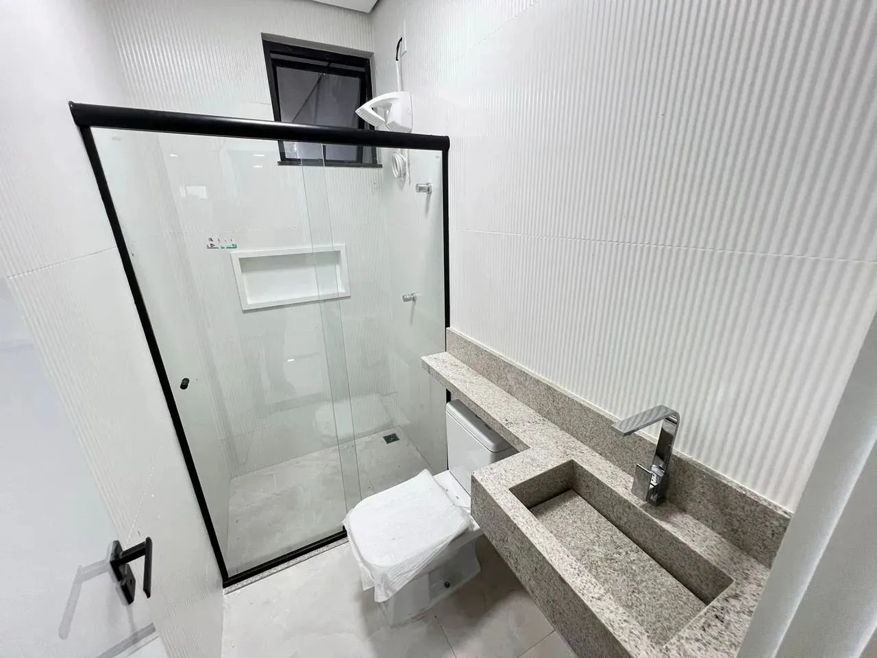 Casa no Alphaville 4/ 4 Suítes uma com Closet Área gourmet e deck com Piscina e Cascata - Foto 4