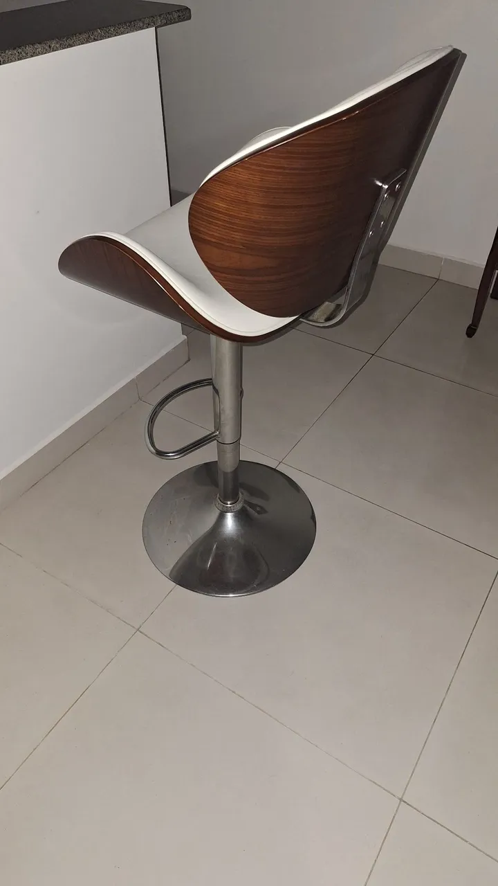Banqueta Giratória Moderna - Design Elegante