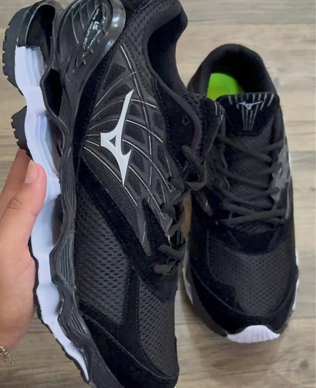 Tênis Mizuno Wave Prophecy LS - Preto