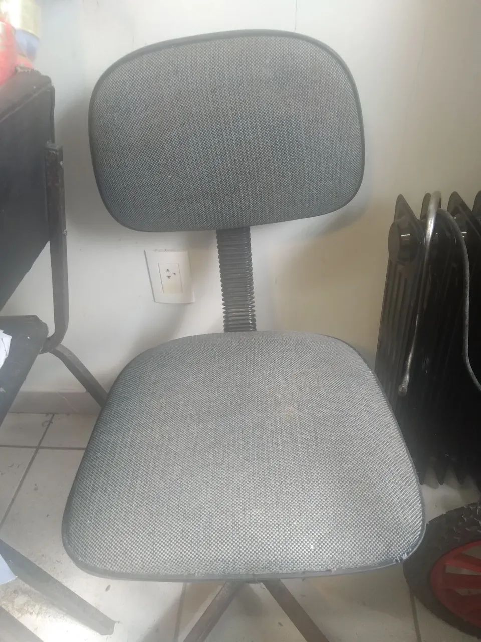 Cadeira de escritório cinza