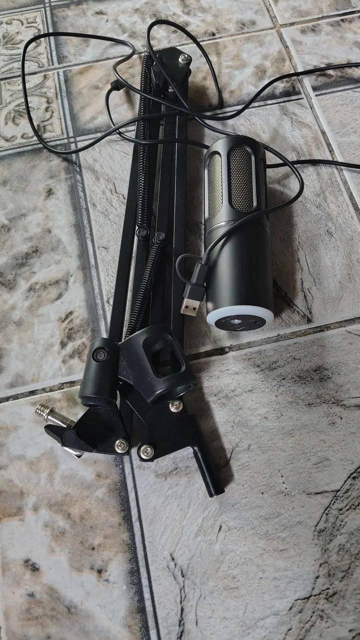 Microfone e suporte 