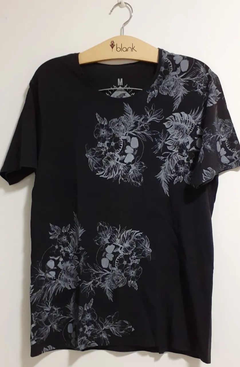 Camiseta masc Preta Floral