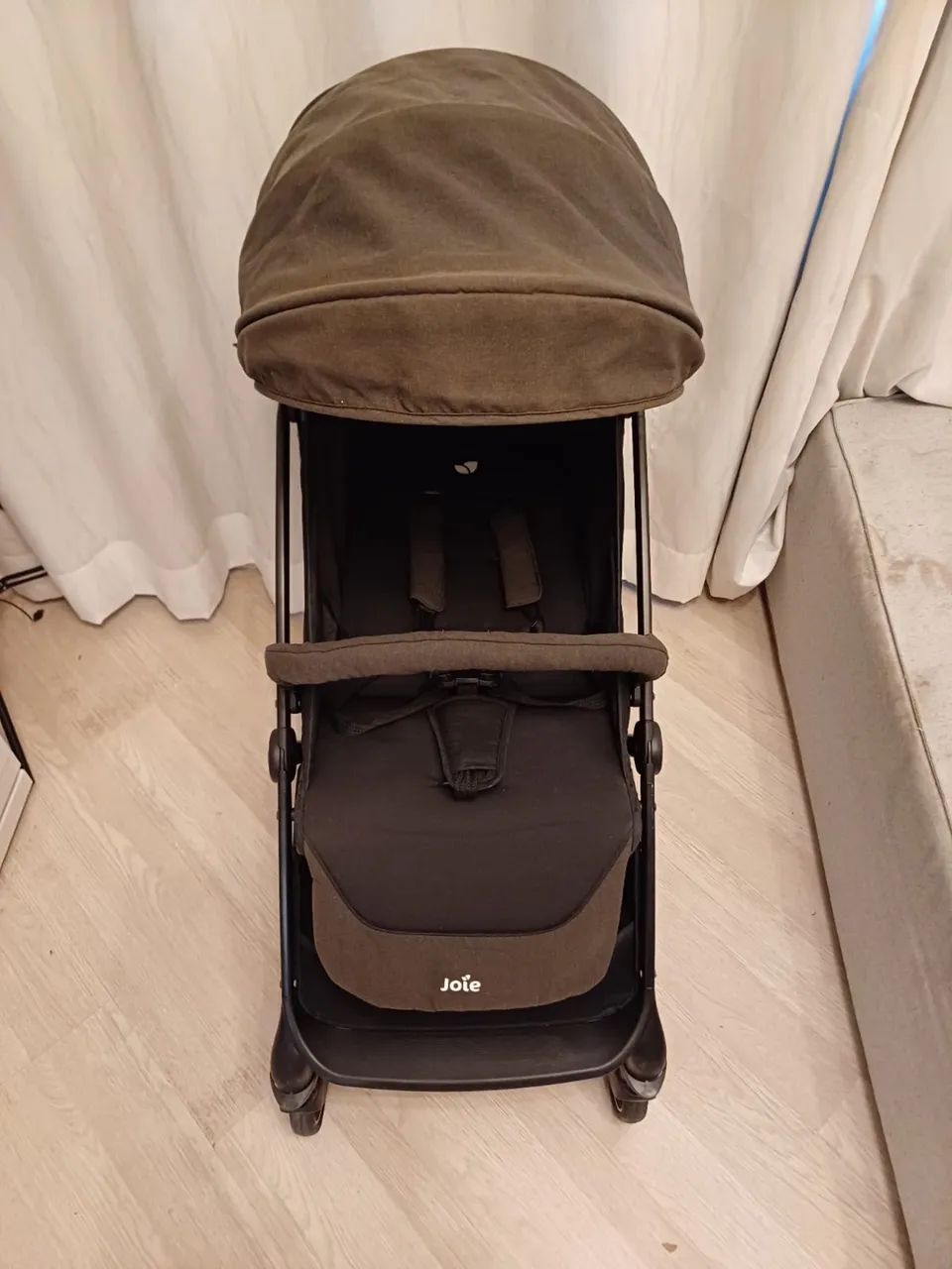 Carrinho de Bebê Joie Tourist - Ultra Leve Compacto e Higienizado - Excelente estado - Foto 4