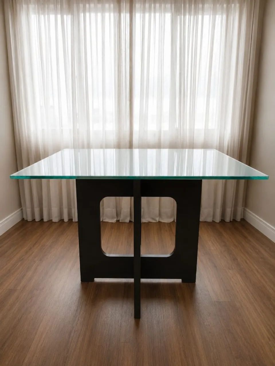 Mesa de jantar quadrada