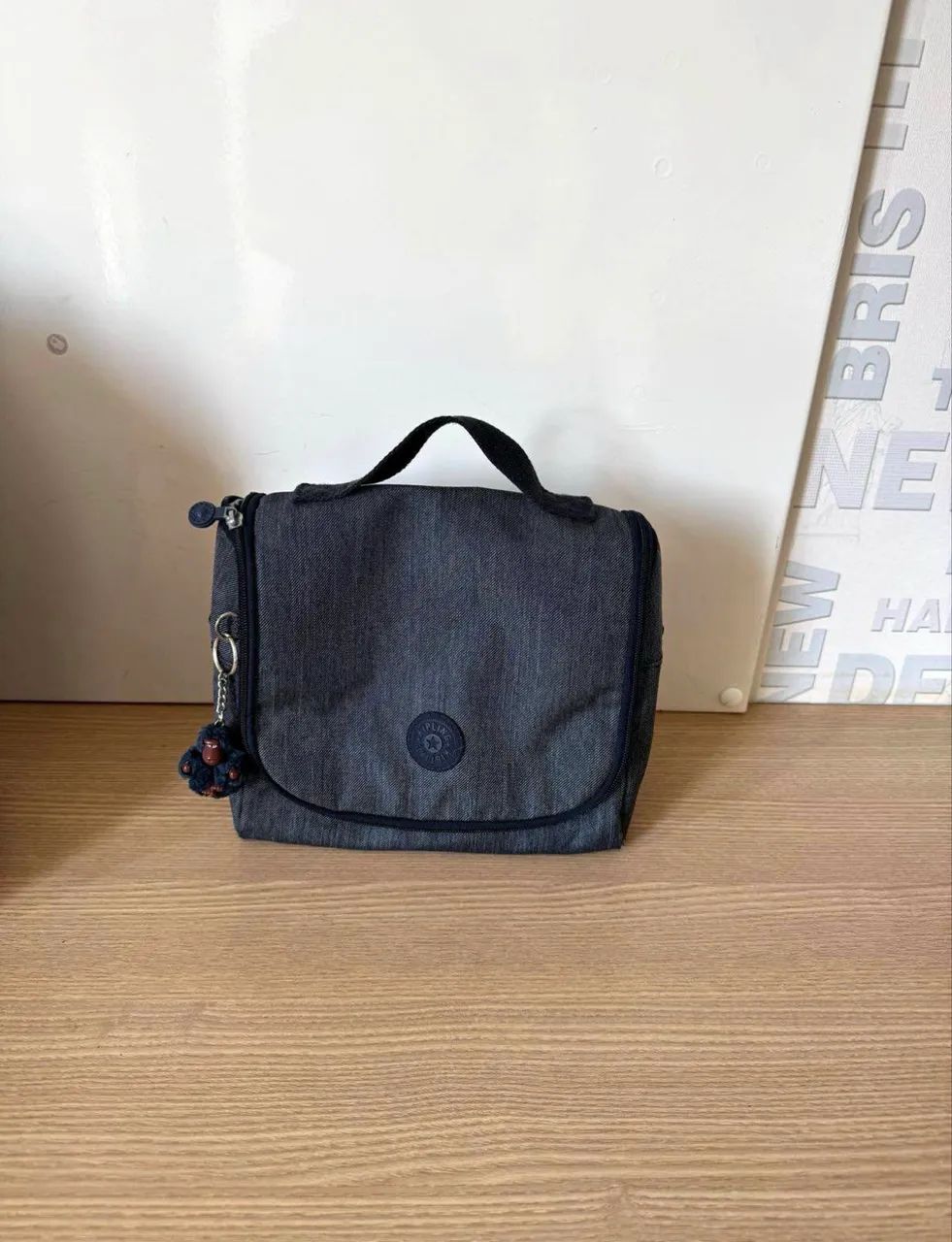 Mochila Kipling Cinza Escuro de rodinhas com a lancheira