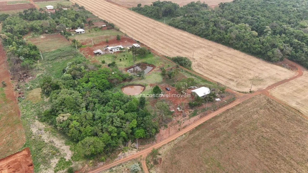 Chácara com 6.000 mts² - Açude com Peixe - Mina de Água - Casa Madeira com 140 mts. - Rio 