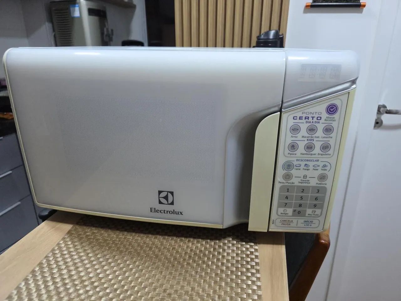 Microondas electrolux com defeito - Foto 5
