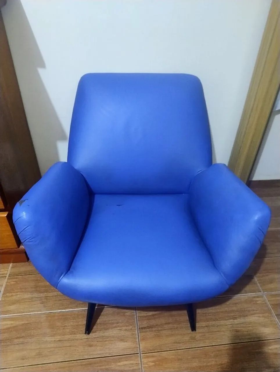 Voltrona antiga confortável e estilosa