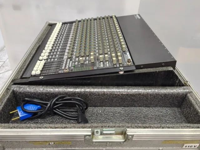 Mesa Mackie Vlz 1604 com case pouco uso  - Foto 2