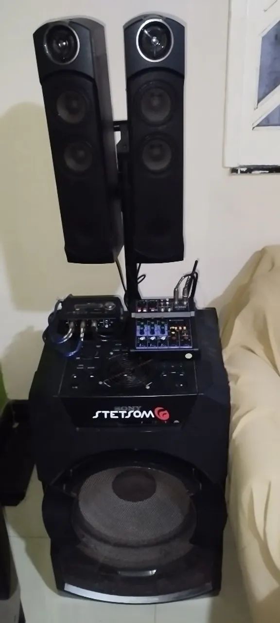 Caixa de som Sony modificada. 