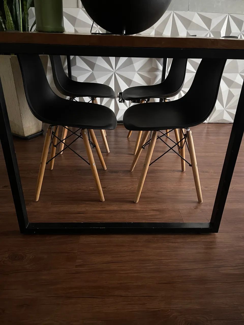 Mesa de madeira maciça com base de metalon  - Foto 2