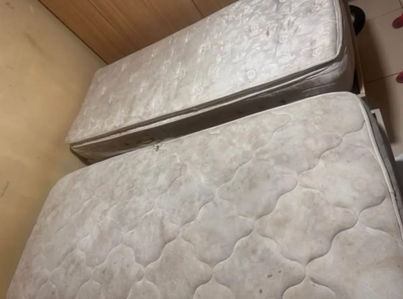 2 CAMAS DE SOLTEIRO COM COLCHÕES E GAVETAS - Foto 2