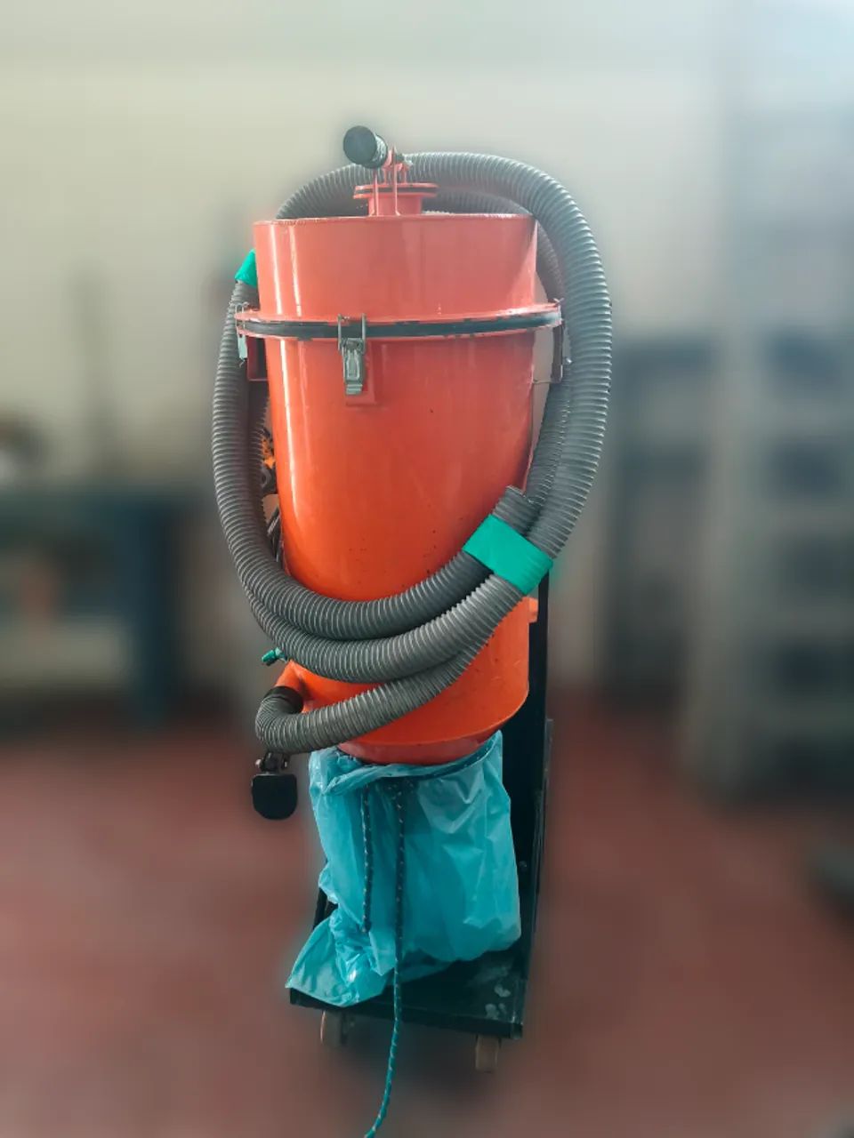 ASPIRADOR INDUSTRIAL FINIT 220v 3600 watts