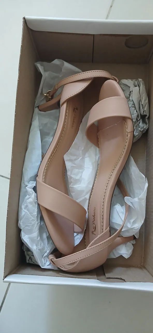 Vendo dois pares de sapatos 