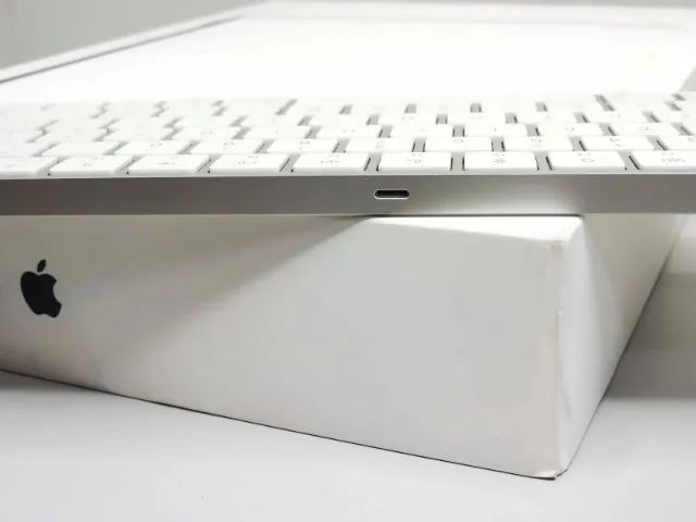Apple Magic Keyboard com Touch ID USB-C com caixa