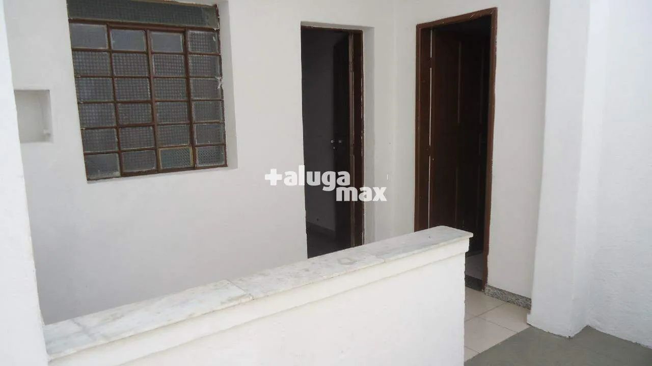 Casa com 03 quartos no Cachoeirinha