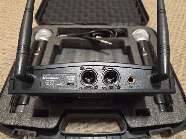 Microfone Profissional de mão Sem Fio Karsect KRD200D Completo Case Original Impecável - Foto 4
