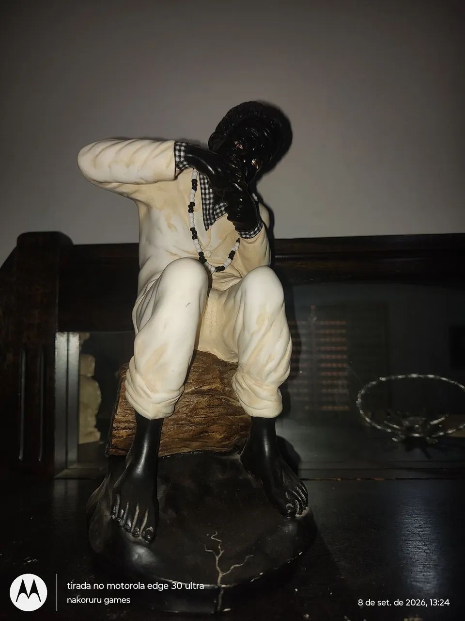 Preto velho de aruanda em resina medio