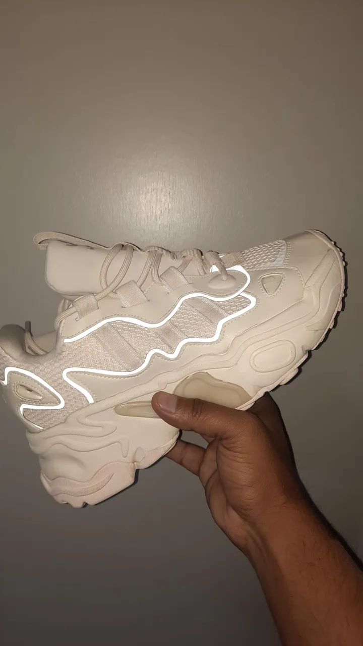 Tênis Adidas 