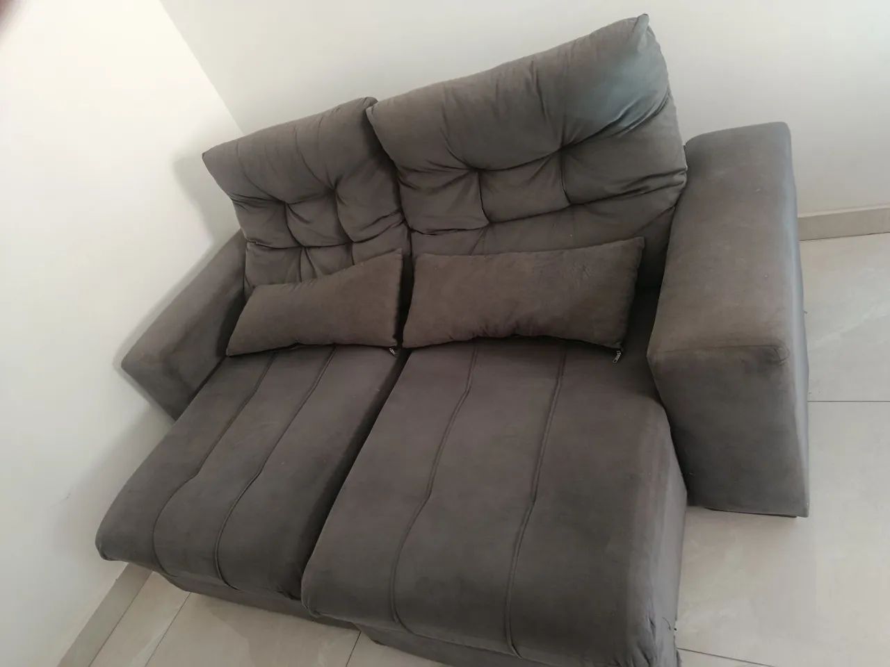 Sofá 2 lugares cinza escuro  - Foto 5