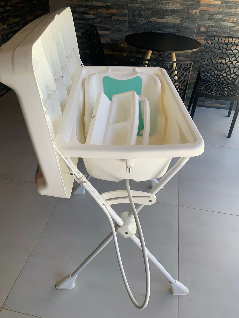Banheira com suporte e trocador, semi nova 