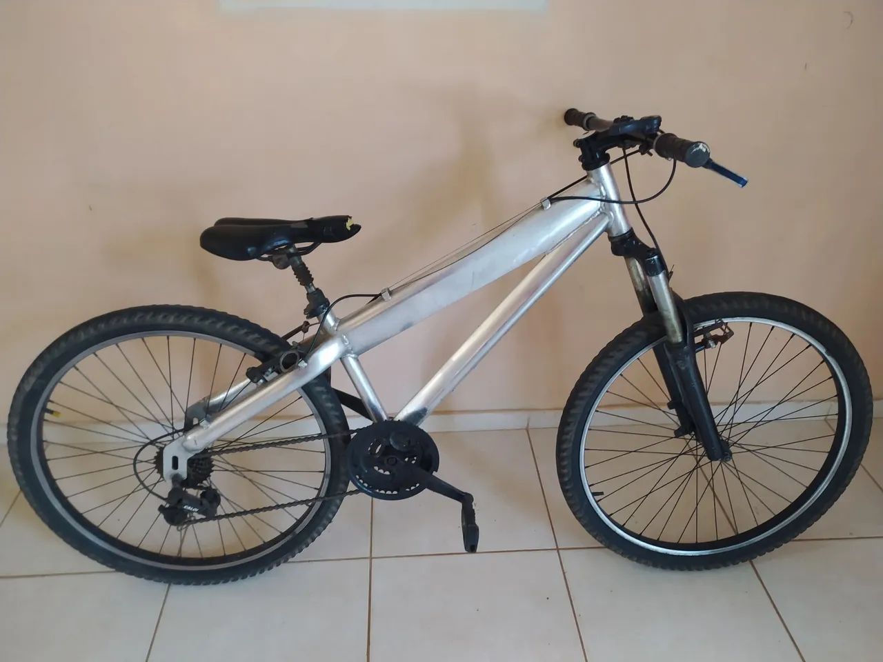 Bicicleta de alumínio aro 26